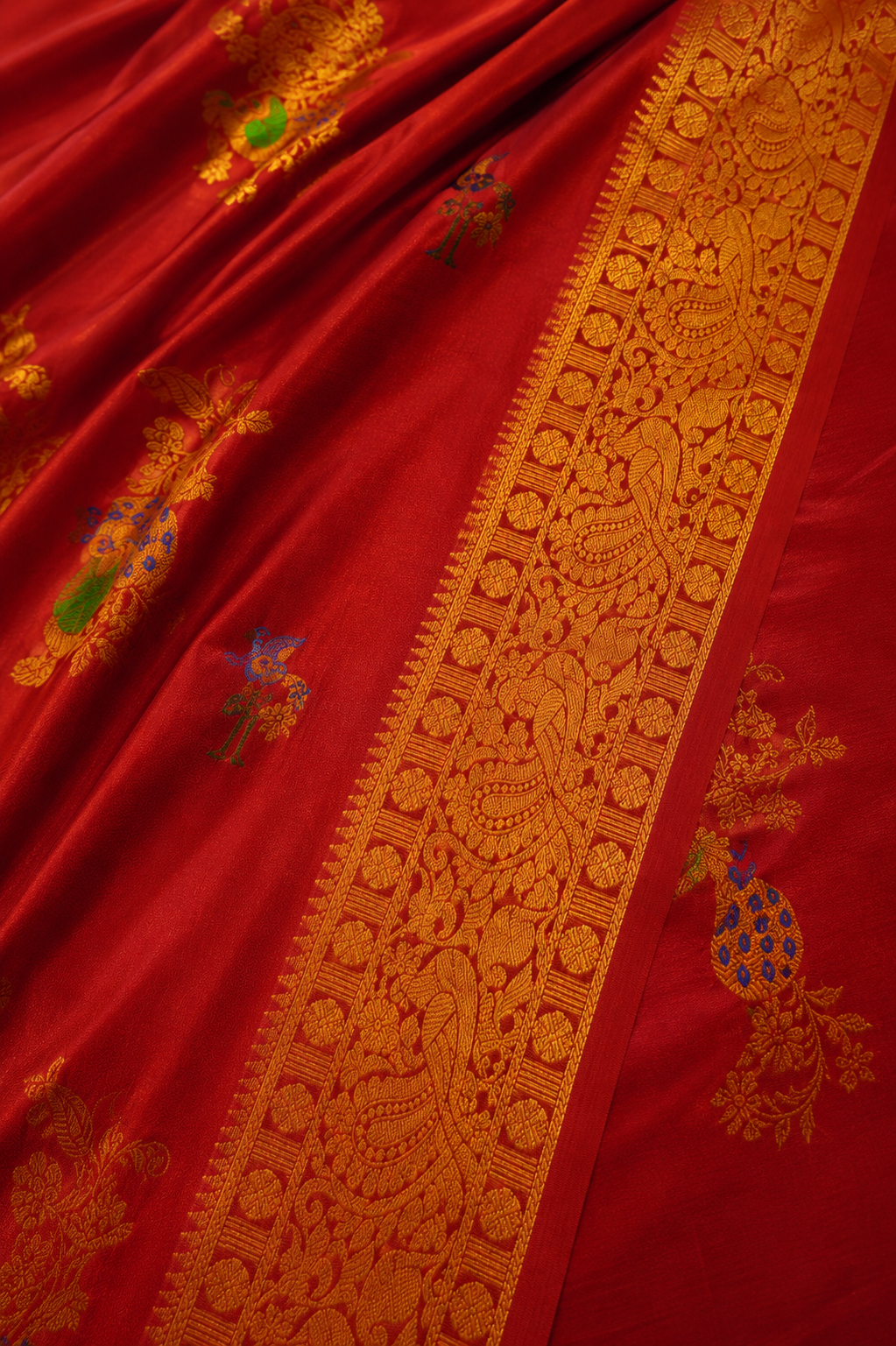 Gadwal Silk Saree – Maroon with Peacock Motifs &  Gold Zari Border