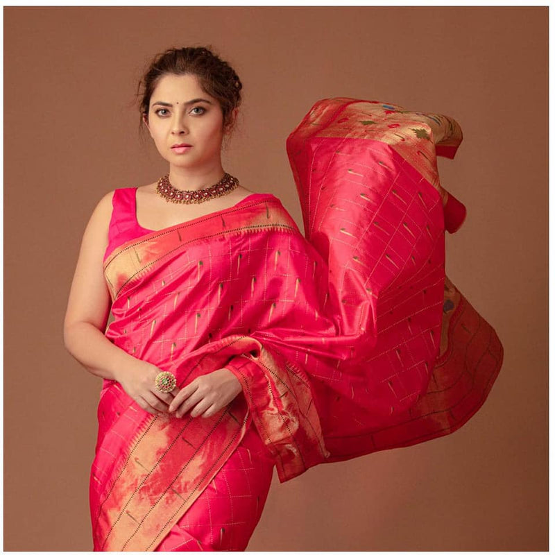 Sonalee Kulkarni in Zartari Pure Silk